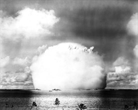 Explosion de la 5ème bombe atomique à Bikini (Archipel des Iles Marshall)