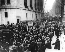 New York, crowd in Wall Street