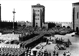 Obsèques du maréchal de Hindenburg, l'entrée du convoi au monument de Tannenberg
