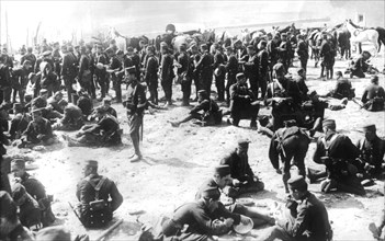 Troupes espagnoles prêtes à partir pour le Maroc (guerre du Rif, 1924)
