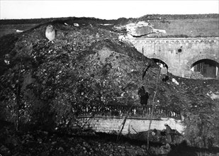 Dégâts causés par un bombardement à Douaumont
