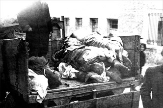 Picking up dead bodies in the morning in the streets of Athens, 1942