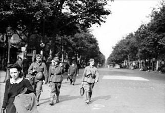 Paris, German soldiers walking down empty boulevards (1940)