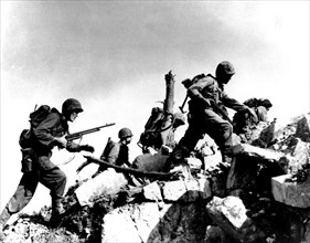 The Pacific War: American troops during the attack of Okinawa