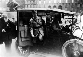 Arrivée de Pétain à l'hôtel de ville de Paris