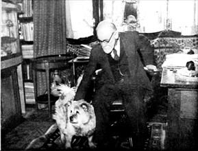 Freud dans son cabinet de travail