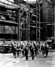 Masaryk visitant une usine de métallurgie à Bystricka
