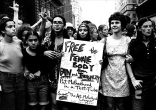 Marche des femmes du Mouvement de libération de la femme, sur la 5e avenue, à New York