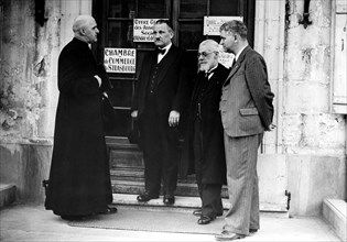Clermont-Ferrand. Chambre de commerce de Strasbourg. Mgr Dancrier, le pasteur Ortlich, le rabbin Marx et Naegeler réfugiés à Clermont-Ferrand en été 1940