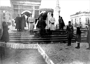Le général Franchet d'Esperey visite le canon érigé par les Allemands à Constantinople