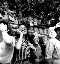 Liberation of Paris, the cheering crowd on the streets
