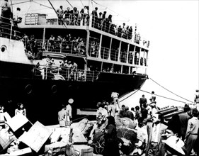 Les Arabes quittent la Palestine et partent au Liban en bateau