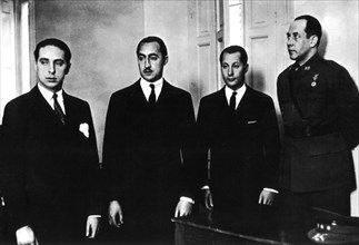 Primo de Rivera's sons in front of the War Council in Madrid (1932)