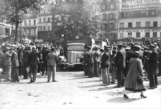 In Paris, trucks loaded with supplies are departing for Spain (1936)