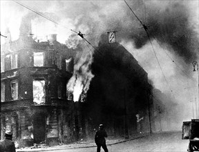 Warsaw ghetto: buildings in fire