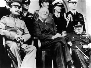 Conférence de Téhéran. De gauche à droite : Joseph Staline, Franklin D. Roosevelt et Winston Churchill (1943)
