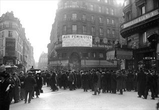 Meeting de suffragettes à Paris, 1914