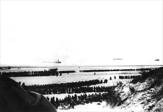 Dunkerque, troupes anglaises et françaises attendant l'ordre d'embarquer (1940)