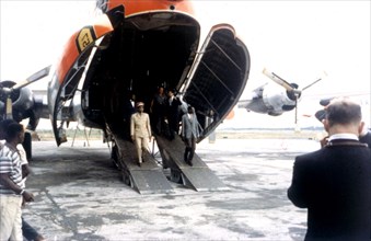 Ambassador Gullion's visit (U.N.). Mobutu, Joseph Bundle (Defence secretary) getting off the plane