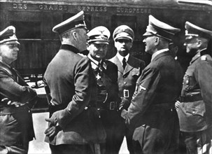 Visite d'Hitler dans Paris occupé. Au centre : Goering, Rudolf Hess et Adolf Hitler