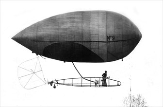The Santos-Dumont No.9 in flight