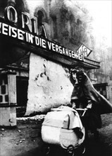 Berlin, Kurfürstendamm, après un bombardement