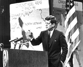 Emission de radio et de télévision au cours de laquelle John Kennedy indique la pénétration communiste au Laos