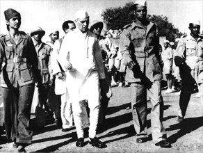 Nehru surrounded by voluntary soldiers