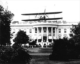 Harry Atwood taking off from the roof of the White House, in a type B Wright aircraft