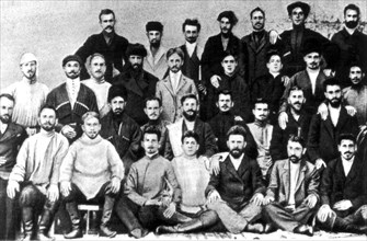 Stalin (4th in the last row), with a group of prisoners at the Kutais jail