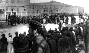 Demonstration in front of the Baku jail, where Stalin had been imprisoned since April 1902