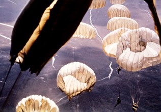 Troupes parachutées dans le sud-est asiatique