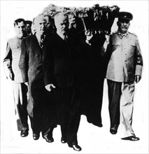 Funérailles de Kalinine. De gauche à doite, Malenkov, Béria et Staline