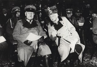 Le maréchal de Hindenburg et le feld-maréchal von Mackensen à la célébration de l'anniversaire de la fondation de l'empire