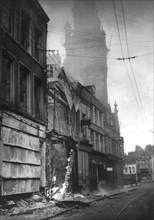 Magasin en flammes dans les rues de Dunkerque