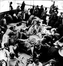 Photographie de W.H. Raw. Emigrants sur un bateau se rendant aux Etats-Unis