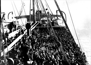 Photographie de E. Levick. Emigrants arrivant aux Etats-Unis
