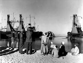 Clearing the Suez Canal of the boat wreckages