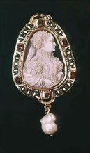 Camée avec perles représentant Marie Stuart