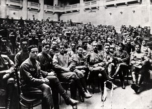 Petrograd. Un congrès de soldats de l'armée du front, 1917