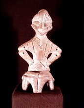Neolithic terracotta, Statue seated on a throne