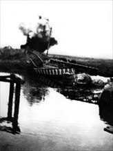 Near the city of Dixmude, the destroyed railroad bridge on the Yser river