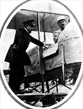 Louis Jaurès (frère cadet de Jean Jaurès) montant en biplan