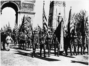 Celebration of the victory in Paris: soldiers carrying American flags