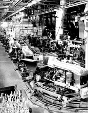 Mans' Renault factory (France) : assembly line of the tractors