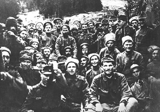 Russes et Autrichiens fraternisent sur le front après la révolution russe de 1917
