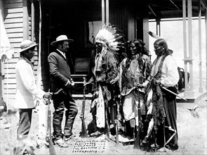 Meeting between Indian chiefs and an American colonel