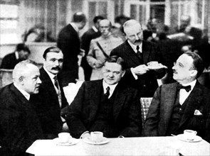 Table des ministres du ravitaillement : Hoover, Tardieu et Citroën