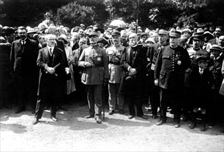 Inauguration du monument au Poilu : Poincaré, Foch et Joffre