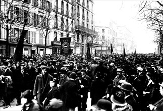 Manifestation à Paris au moment de l'acquittement de l'assassin de Jaurès